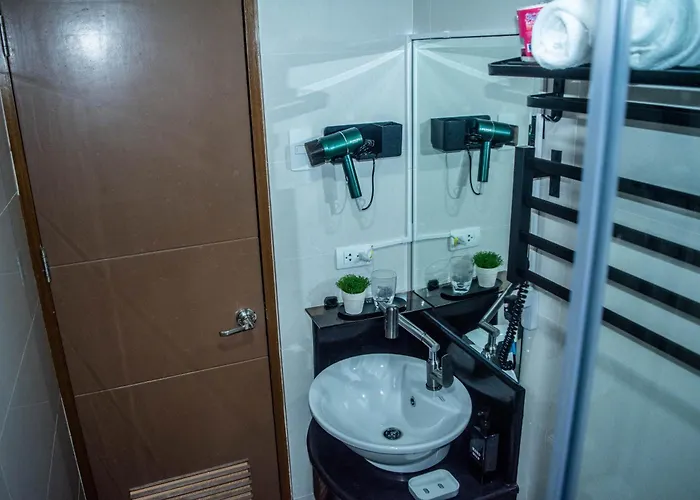 Elivion Staycations At Mckinley Hill, Near Venice, Bgc, With Pool & Wifi Apartment