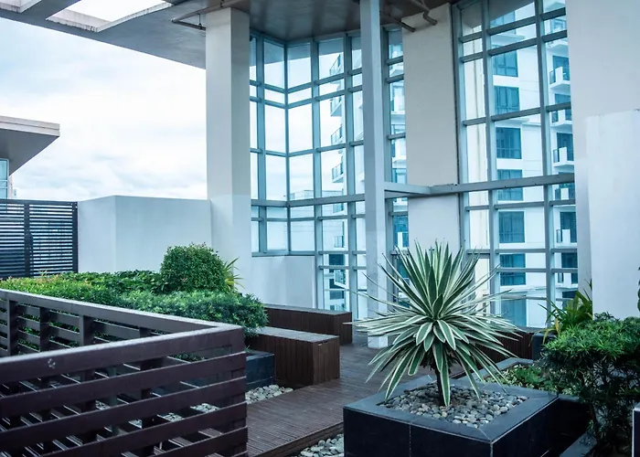 Elivion Staycations At Mckinley Hill, Near Venice, Bgc, With Pool & Wifi Apartment *