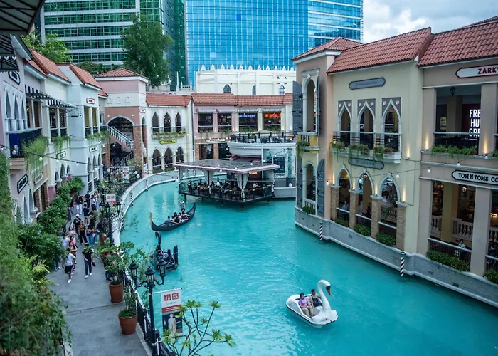Elivion Staycations At Mckinley Hill, Near Venice, Bgc, With Pool & Wifi Manila